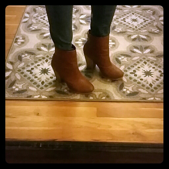 Shoes - Picture 2 of 4